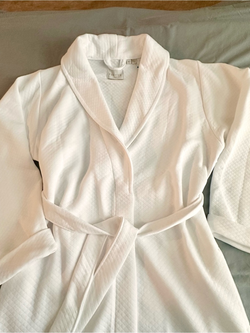 Fretta women-men White Quilted Bath Robe luxurious old money, comfy, cozy, Y2K